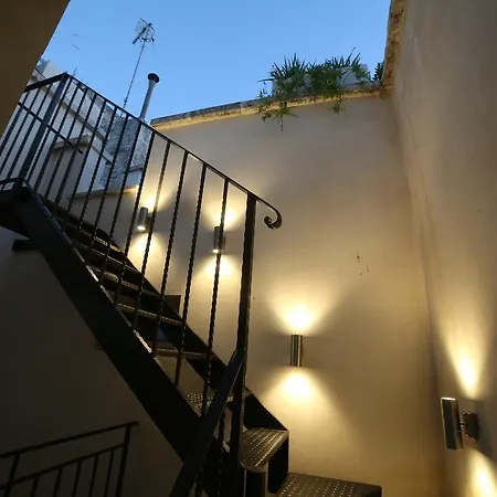 לינה וארוחת בוקר La Loggia Dei Rayno לצ'ה