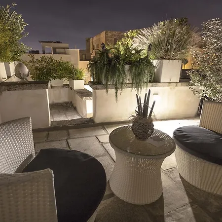La Loggia Dei Rayno Bed & Breakfast 2*