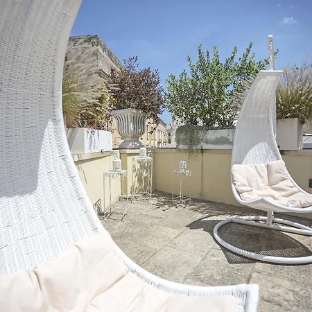 La Loggia Dei Rayno Bed & Breakfast 2*